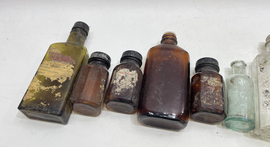 ECZACILIK TARİHİ - ANTİKA CAM İLAÇ ŞİŞESİ LOTU