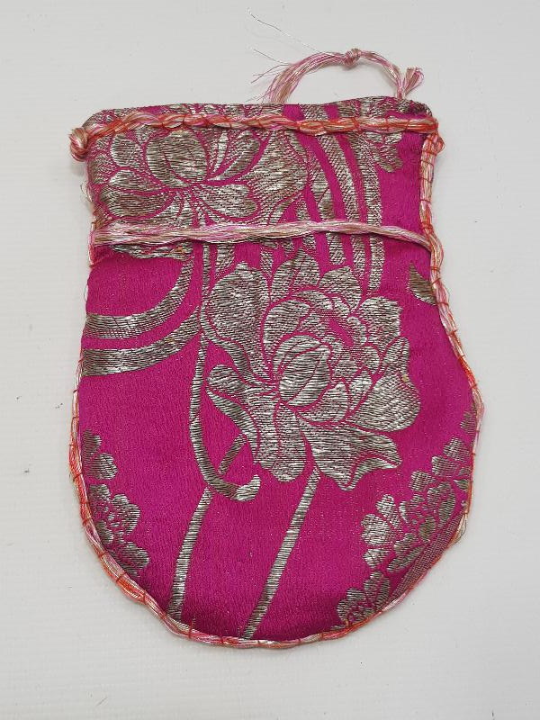 GÜMÜŞ SIRMA İŞLEMELİ İPEK ELMASİYE KESE