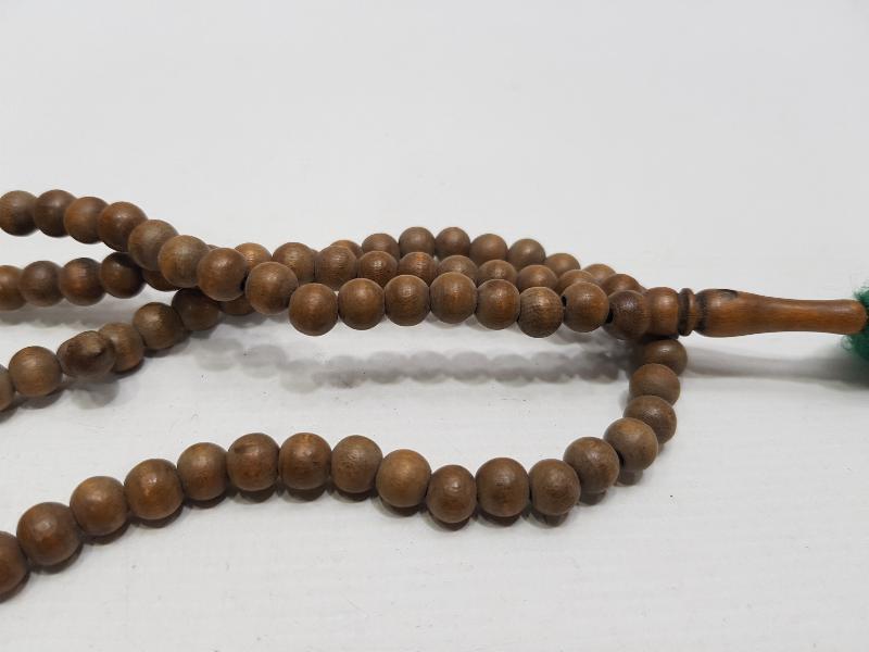 İMAMESİNDE KABE VE KUTSAL YERLERİN RESİMLERİ BULUNAN ANTİKA AHŞAP TESPİH