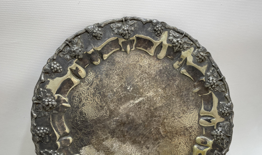 KALEM İŞÇİLİKLİ GÜMÜŞ KAPLAMA ANTİKA İNGİLİZ TEPSİ