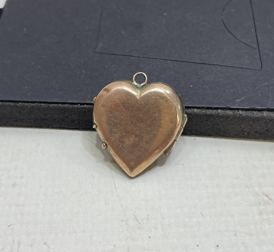 KALP FORMUNDA KALEM İŞÇİLİKLİ ALTIN KOLYE FOTOĞRAFLIK