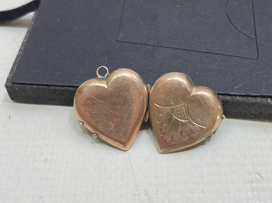 KALP FORMUNDA KALEM İŞÇİLİKLİ ALTIN KOLYE FOTOĞRAFLIK