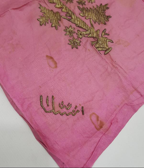 OSMANLI DÖNEMİ ALTIN SIRMA İŞLEMELİ VE OSMANLICA YAZILI İPEK SÖZ MENDİLİ
