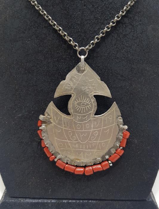 OSMANLI DÖNEMİ MERCAN TAŞLARLA SÜSLÜ GÜMÜŞ NAZAR TILSIMI KOLYESİ