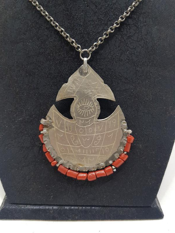 OSMANLI DÖNEMİ MERCAN TAŞLARLA SÜSLÜ GÜMÜŞ NAZAR TILSIMI KOLYESİ