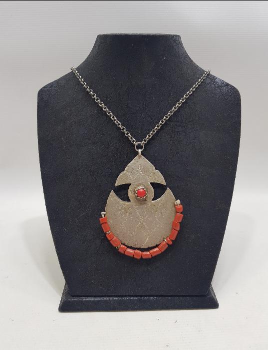 OSMANLI DÖNEMİ MERCAN TAŞLARLA SÜSLÜ GÜMÜŞ NAZAR TILSIMI KOLYESİ