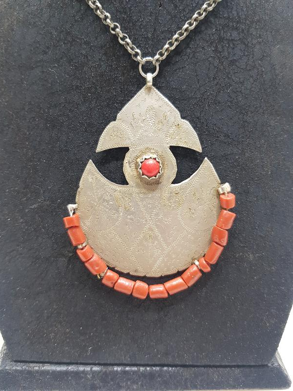 OSMANLI DÖNEMİ MERCAN TAŞLARLA SÜSLÜ GÜMÜŞ NAZAR TILSIMI KOLYESİ