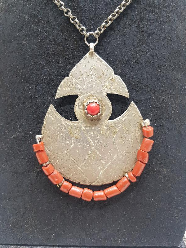 OSMANLI DÖNEMİ MERCAN TAŞLARLA SÜSLÜ GÜMÜŞ NAZAR TILSIMI KOLYESİ