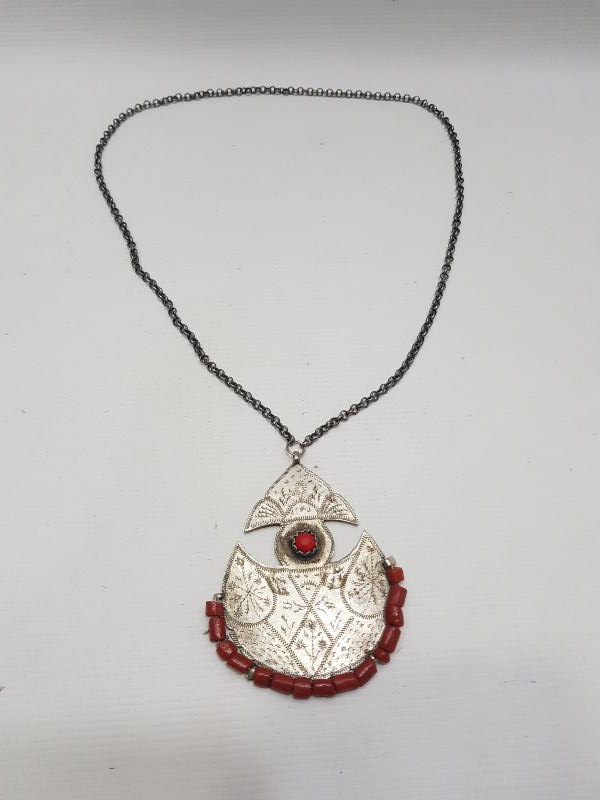 OSMANLI DÖNEMİ MERCAN TAŞLARLA SÜSLÜ GÜMÜŞ NAZAR TILSIMI KOLYESİ