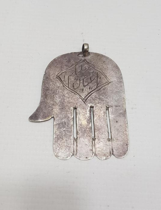 OSMANLI DÖNEMİ YA HAKİM YA ABBAS YAZILI FATMA ANANIN ELİ FORMLU GÜMÜŞ TILSIM KOLYE UCU