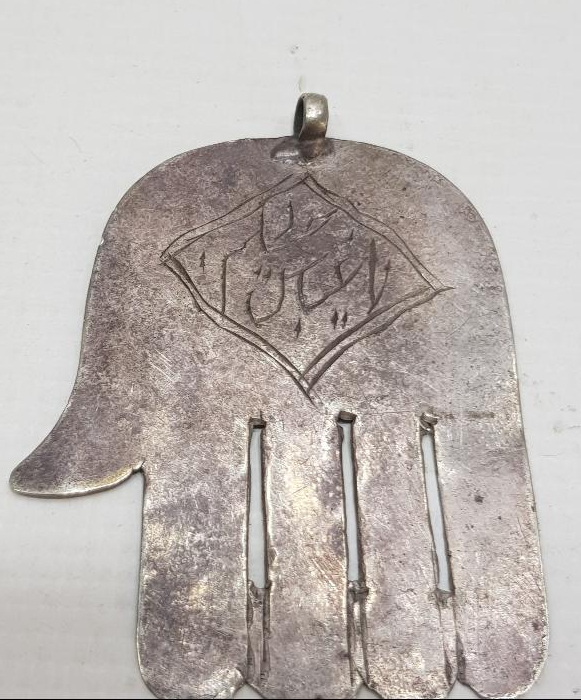 OSMANLI DÖNEMİ YA HAKİM YA ABBAS YAZILI FATMA ANANIN ELİ FORMLU GÜMÜŞ TILSIM KOLYE UCU