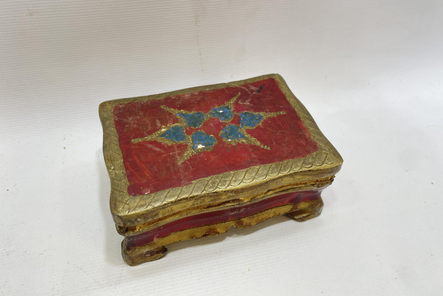 ÜZERİ ALTIN VARAKLI LEVANTEN İŞİ OSMANLI AHŞAP MÜCEVHER KUTUSU