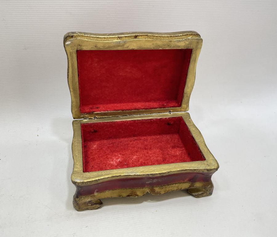 ÜZERİ ALTIN VARAKLI LEVANTEN İŞİ OSMANLI AHŞAP MÜCEVHER KUTUSU