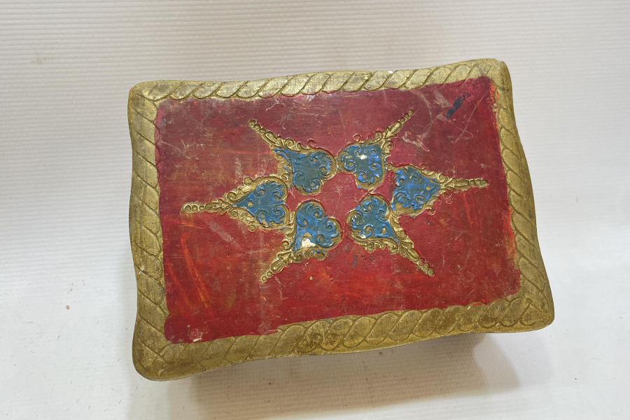 ÜZERİ ALTIN VARAKLI LEVANTEN İŞİ OSMANLI AHŞAP MÜCEVHER KUTUSU