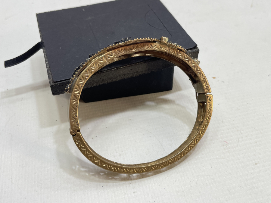 ÜZERİ ELMAS TAŞLI BİLEZİK