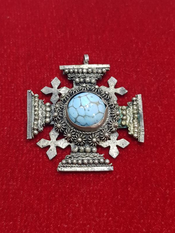 FARKLI FORMDA ANTİKA GÜMÜŞ HAÇ