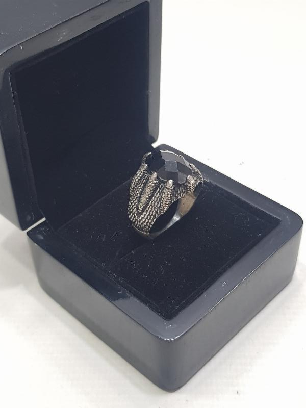 KARTAL PENÇESİ TEMALI SİYAH AKİK TAŞLI GÜMÜŞ YÜZÜK