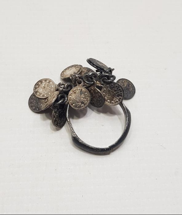 ÜZERİ MİNYATÜR OSMANLI GÜMÜŞ PARALARIYLA SÜSLÜ NADİR FORMDA GÜMÜŞ YÜZÜK