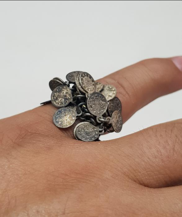 ÜZERİ MİNYATÜR OSMANLI GÜMÜŞ PARALARIYLA SÜSLÜ NADİR FORMDA GÜMÜŞ YÜZÜK