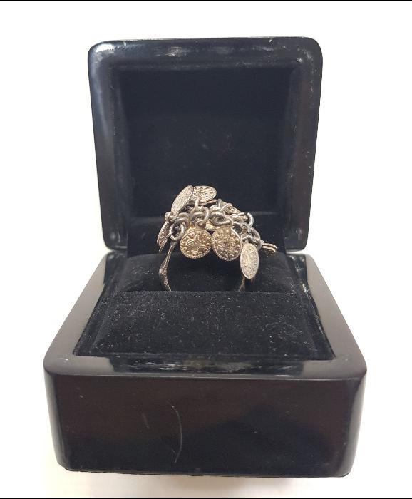 ÜZERİ MİNYATÜR OSMANLI GÜMÜŞ PARALARIYLA SÜSLÜ NADİR FORMDA GÜMÜŞ YÜZÜK