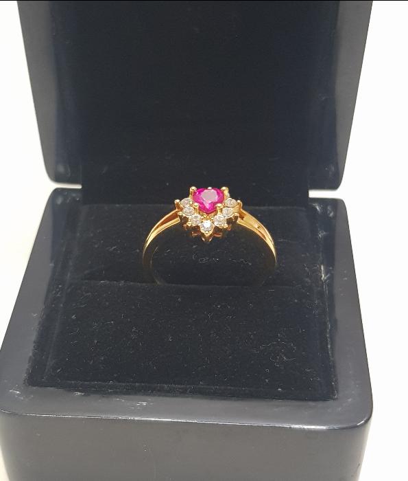 ÜZERİ ZİRKON TAŞLARLA SÜSLÜ ALTIN KAPLAMA YÜZÜK