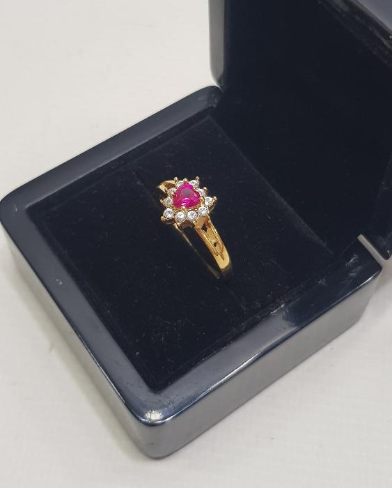 ÜZERİ ZİRKON TAŞLARLA SÜSLÜ ALTIN KAPLAMA YÜZÜK