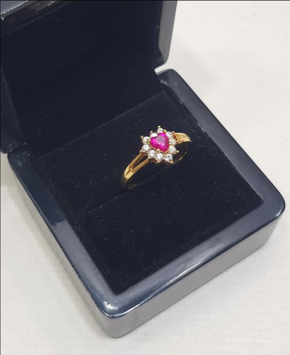 ÜZERİ ZİRKON TAŞLARLA SÜSLÜ ALTIN KAPLAMA YÜZÜK