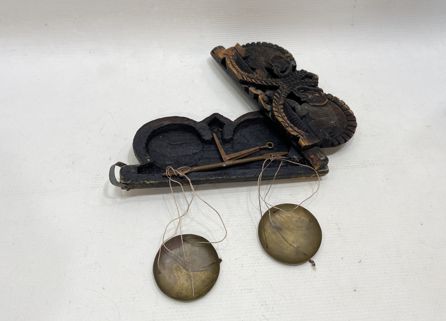 AHŞAP KABINDA ANTİKA  AFYON TARTISI