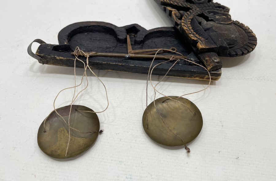 AHŞAP KABINDA ANTİKA  AFYON TARTISI