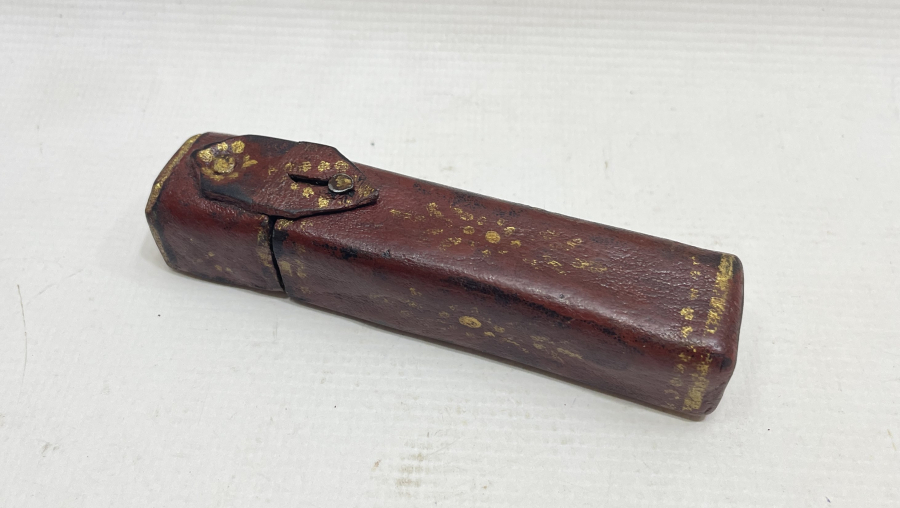 ALTIN VARAKLI DERİ KUTUSUNDA ÇOK NADİR OSMANLI DÖNEMİ BEYKOZ KOKU ŞİŞESİ