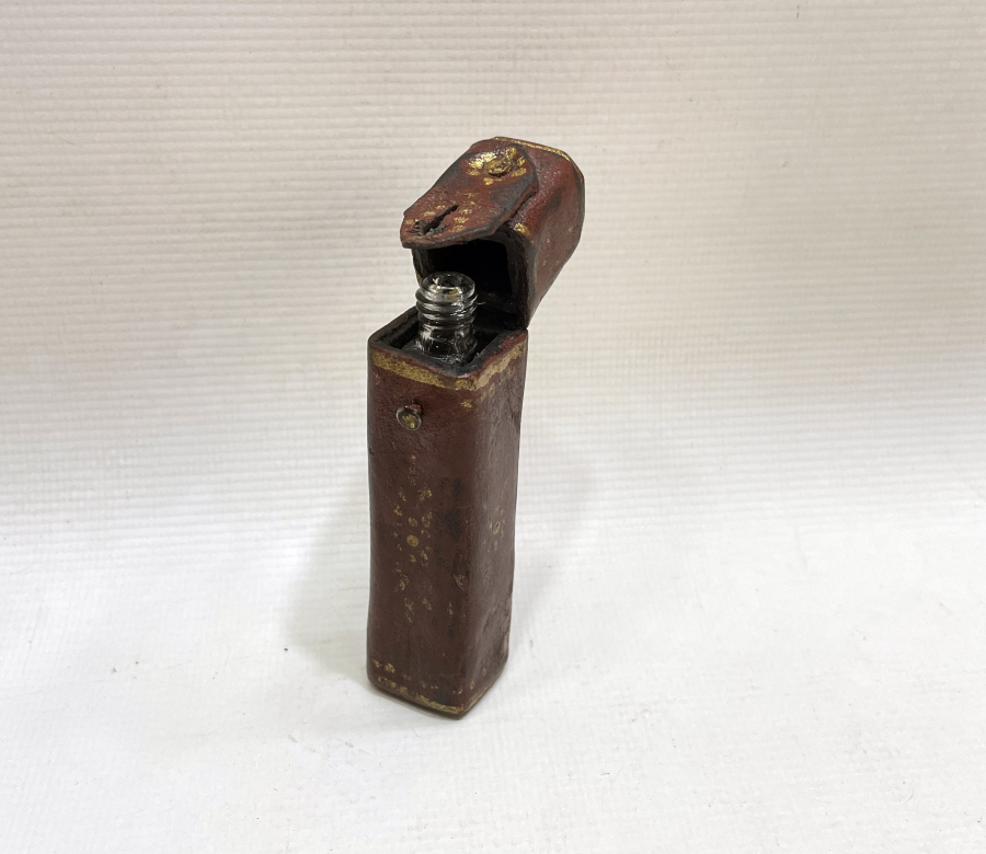 ALTIN VARAKLI DERİ KUTUSUNDA ÇOK NADİR OSMANLI DÖNEMİ BEYKOZ KOKU ŞİŞESİ