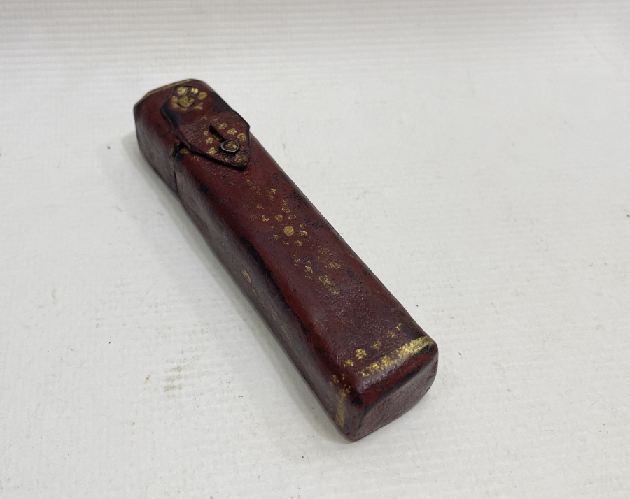 ALTIN VARAKLI DERİ KUTUSUNDA ÇOK NADİR OSMANLI DÖNEMİ BEYKOZ KOKU ŞİŞESİ