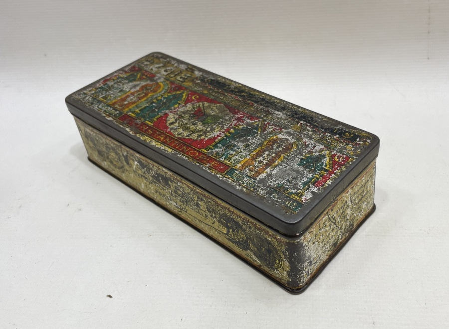 ÜZERİNDE OSMANLI DEVLET ARMASI VE OSMANLICA YAZILAR BULUNAN TÜTÜN KUTUSU