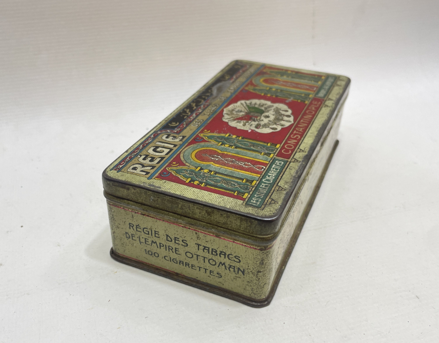 ÜZERİNDE OSMANLI DEVLET ARMASI VE OSMANLICA YAZILAR BULUNAN TÜTÜN KUTUSU