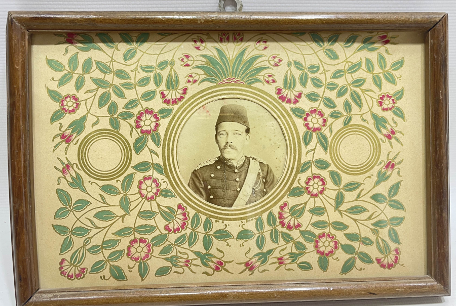 ALTIN VARAKLI VE SANATÇI İMZALI ABDÜLHAMİD HAN DÖNEMİ PAŞA FOTOĞRAFI