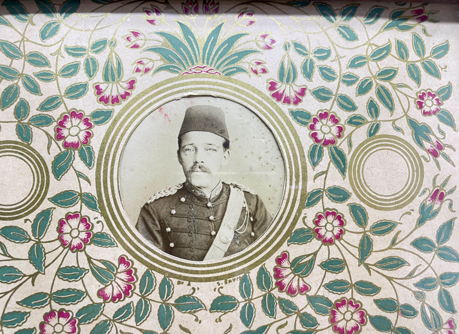 ALTIN VARAKLI VE SANATÇI İMZALI ABDÜLHAMİD HAN DÖNEMİ PAŞA FOTOĞRAFI