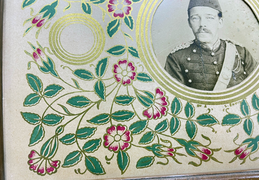 ALTIN VARAKLI VE SANATÇI İMZALI ABDÜLHAMİD HAN DÖNEMİ PAŞA FOTOĞRAFI