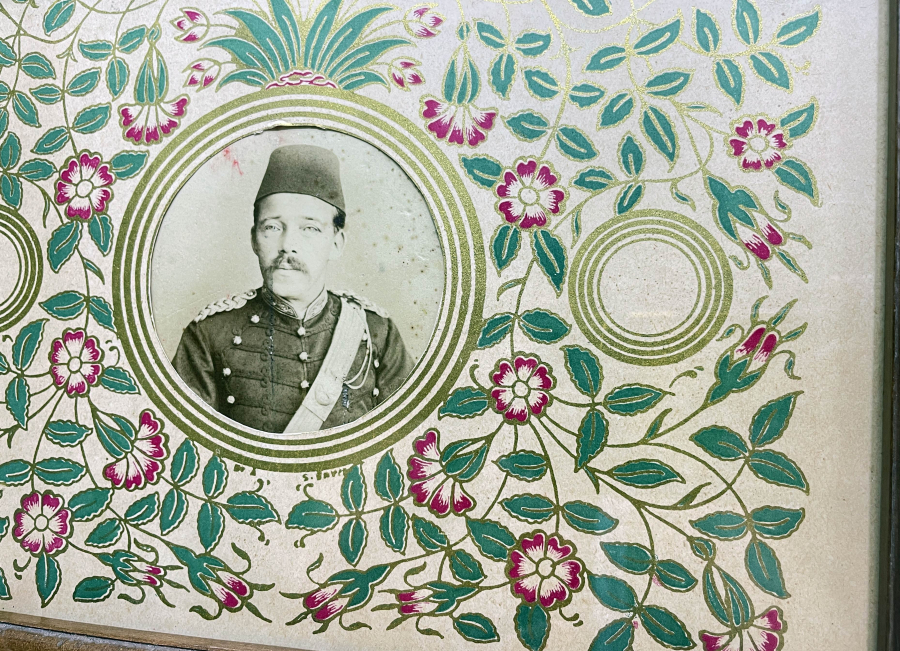 ALTIN VARAKLI VE SANATÇI İMZALI ABDÜLHAMİD HAN DÖNEMİ PAŞA FOTOĞRAFI