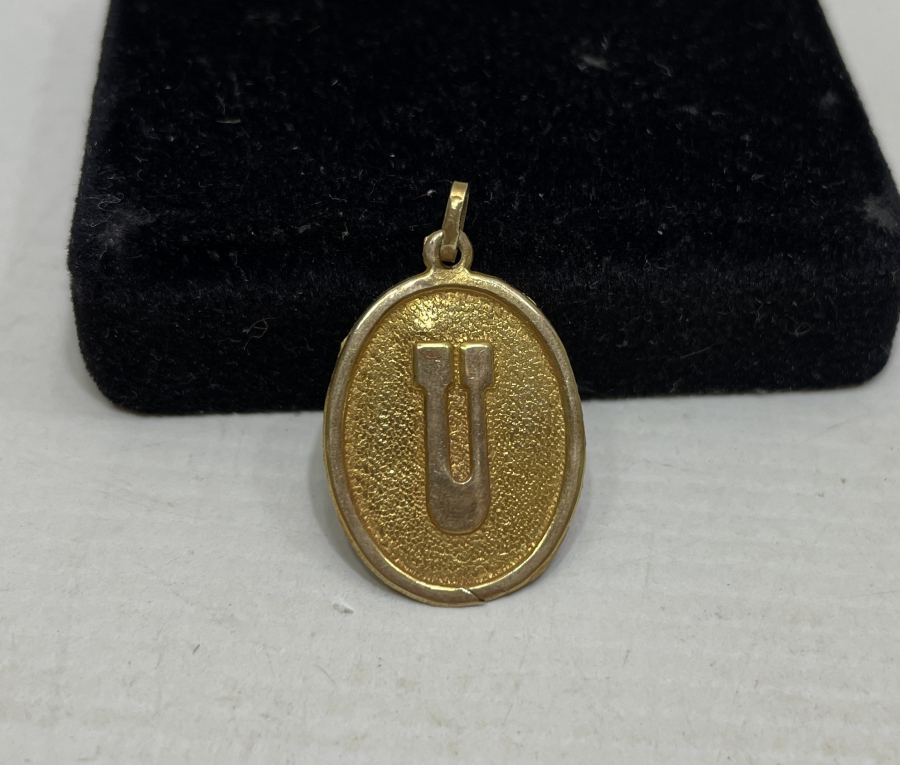 ALTINDAN MAMUL U HARFLİ KOLYE UCU