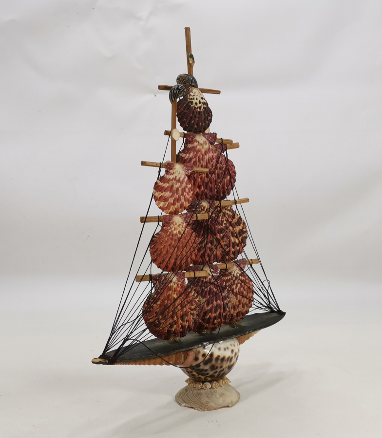 DENİZ KABUKLARINDAN YAPILMIŞ DEKORATİF GEMİ