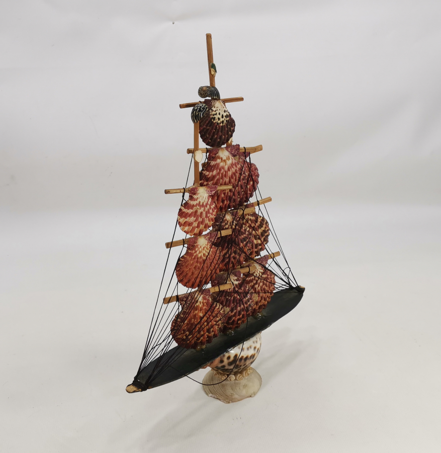 DENİZ KABUKLARINDAN YAPILMIŞ DEKORATİF GEMİ