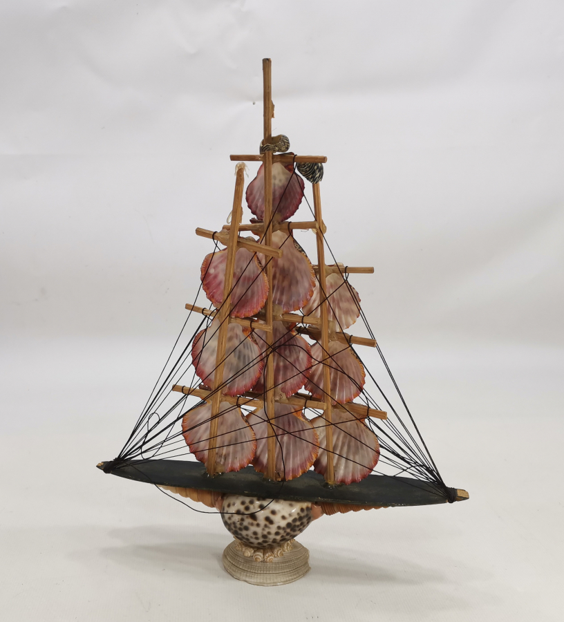 DENİZ KABUKLARINDAN YAPILMIŞ DEKORATİF GEMİ