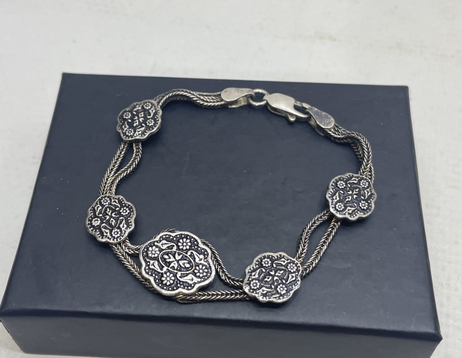 KABARTMA İŞÇİLİKLİ GÜMÜŞ BİLEKLİK