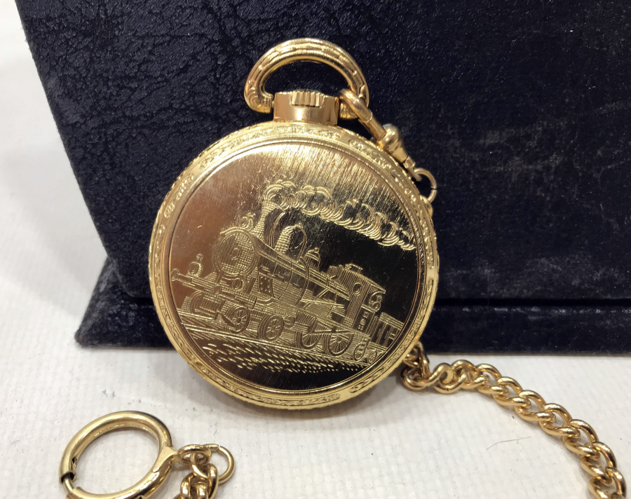 KML MARKA ORİJİNAL KUTUSUNDA VE ÇİL KONDİSYONDA ALTIN KAPLAMA ARKASI TRENLİ ANTİKA CEP SAATİ