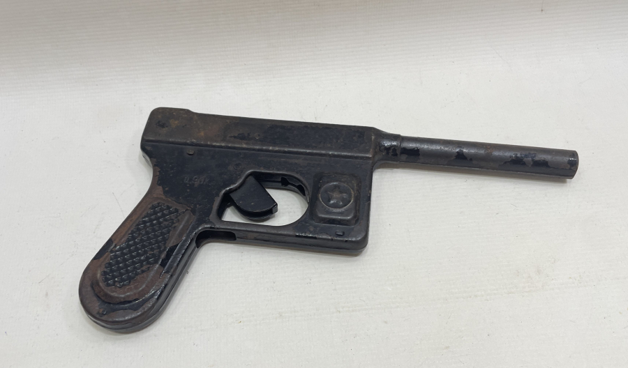 MAUSER C96 FORMUNDA YAPILMIŞ ANTİKA METAL OYUNCAK TABANCA