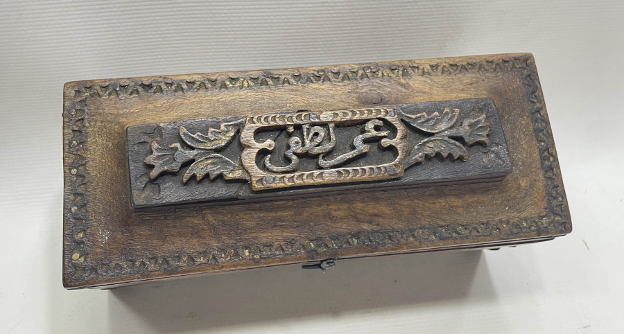 MEŞHUR HATTAT ÖMER LÜTFİ EFENDİYE AİT ÇOK NADİR AHŞAP KUTU