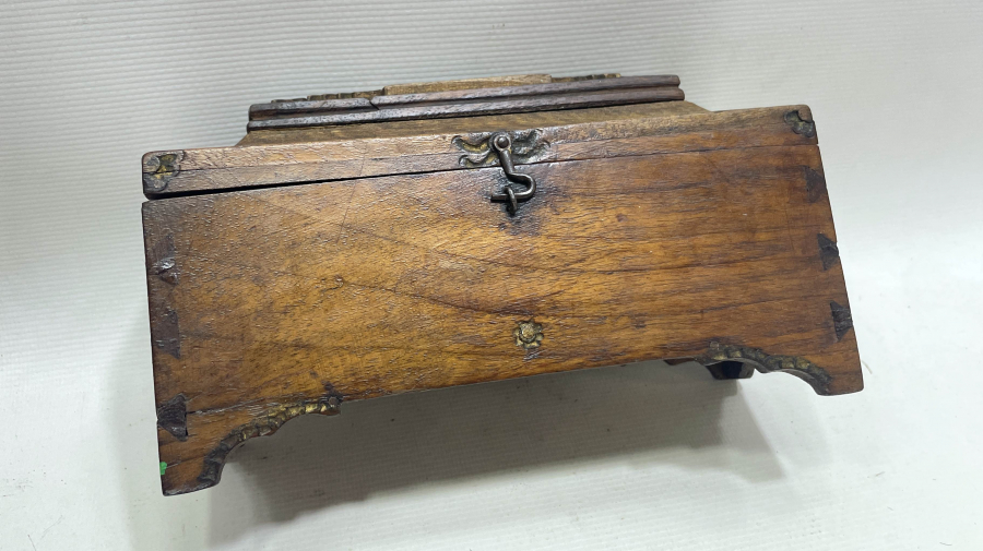 MEŞHUR HATTAT ÖMER LÜTFİ EFENDİYE AİT ÇOK NADİR AHŞAP KUTU