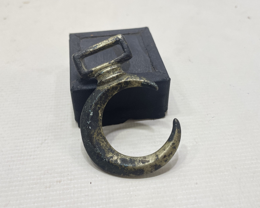 OSMANLI DÖNEMİ HİLAL FORMUNDA SÜVARİ AT GEMİ PARÇASI