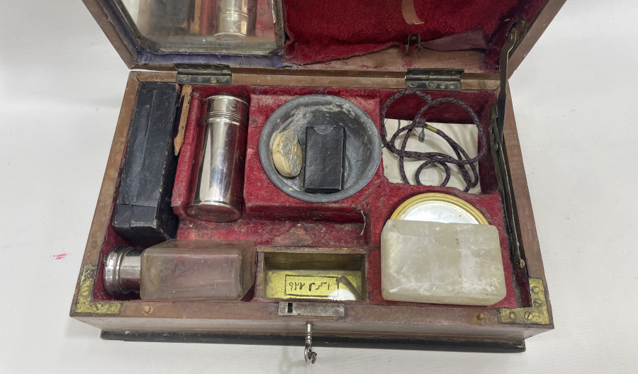 OSMANLI DÖNEMİ ORJİNAL ÇANTASINDA KİLİTLİ TRAŞ TAKIMI