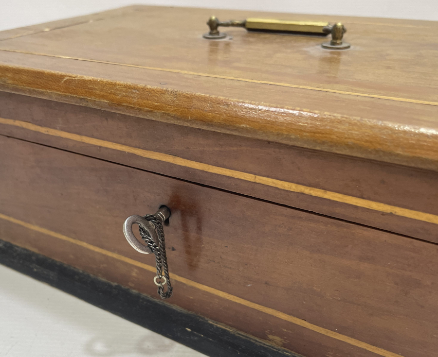 OSMANLI DÖNEMİ ORJİNAL ÇANTASINDA KİLİTLİ TRAŞ TAKIMI